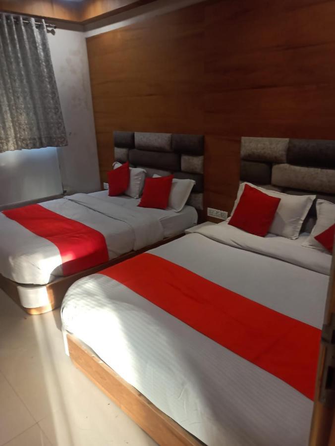 Hotel Madhav Villa Ахмедабад Екстериор снимка