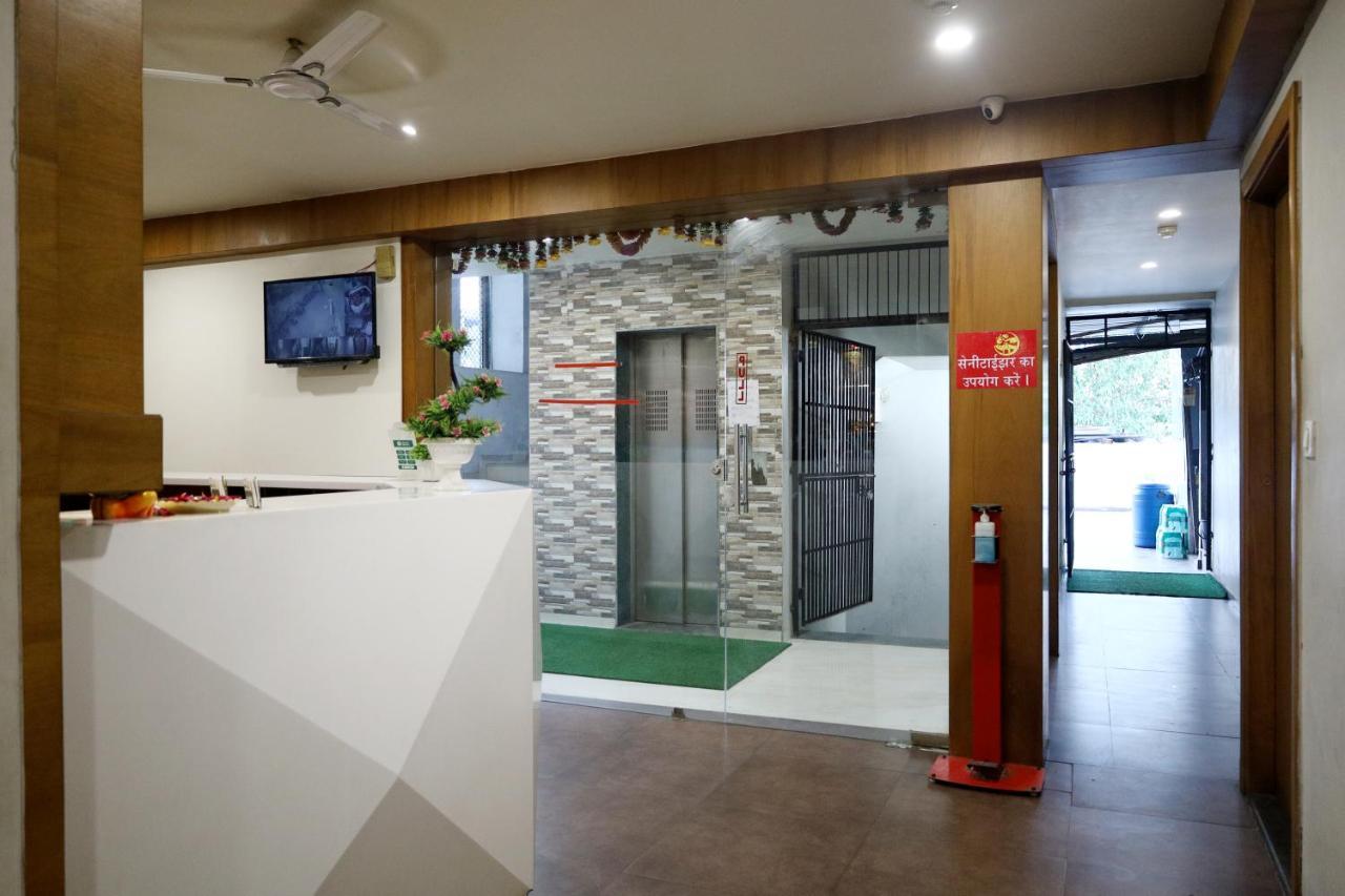 Hotel Madhav Villa Ахмедабад Екстериор снимка